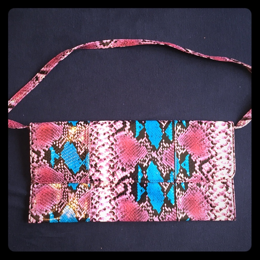 🎆 BOUTIQUE - 80s inspired clutch with strap